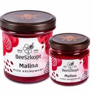 Dwa słoiki miodu kremowanego z maliną marki BeeSzkopt o różnych gramaturach na białym tle